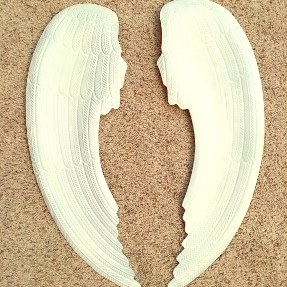 Metal angel wings wall art